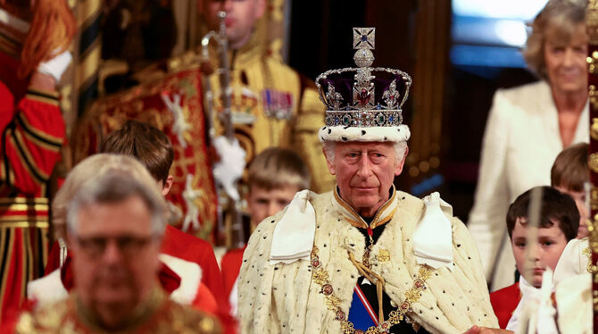 König Charles als Vorleser: Die Rede ist vom neuen Premier Starmer.  FOTO: MCKAY/DPA