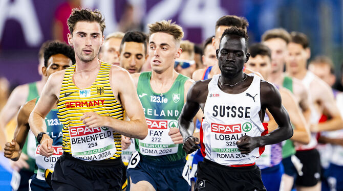 Dominic Lobalu aus dem Südsudan läuft bei der EM in Rom für die Schweiz zum Titel über 10.000 Meter. Bei den Olympischen Spiele
