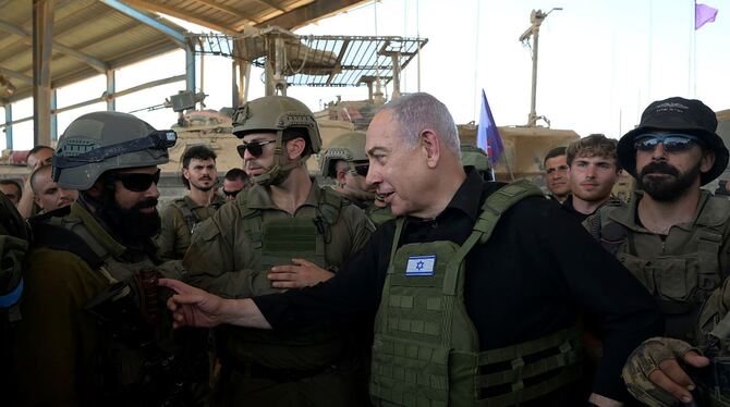 Nahostkonflikt - Netanjahu bei Soldaten im Gazastreifen