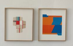 Aus Schachteln werden konstruktivistische Kunstwerke: Zwei Bilder von Birte Horn bei Maas.