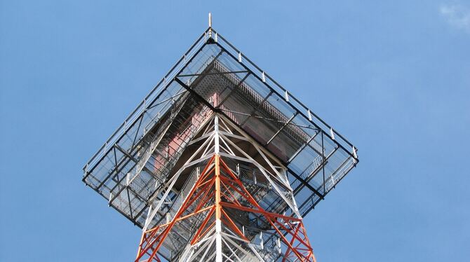 Der Aussichtsturm »Hursch« bei Römerstein-Zainingen ist 42 Meter hoch und seit Freitagnachmittag wieder begehbar.