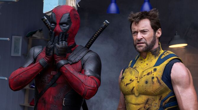Ryan Reynolds (l) als Deadpool und Hugh Jackman als Wolverine