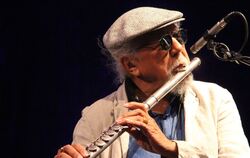Der US-Saxofonist und Flötist Charles Lloyd spielt am Freitag mit seiner Band auf der Sudhaus Waldbühne.