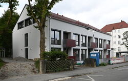 Das neue Studentenwohnheim der Theologischen Hochschule verfügt über 13 Wohnungen mit unterschiedlichen Zuschnitten. Im Hintergr