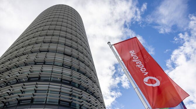 Vodafone-Flaggen vor der Deutschlandzentrale
