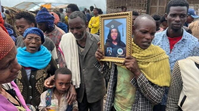 Massenbegräbnis nach Erdrutschen in Äthiopien