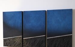 Helmut Anton Zirkelbachs Bildobjekt "3steps-Landscape Blue" aus dem Jahr 2023.