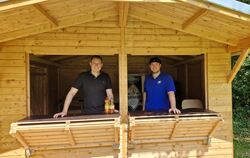 Die neue Hütte auf dem Feriengelände der Eiferthöhe hat auch genügend Platz für zahlreiche Getränkekisten während des Sommerferi