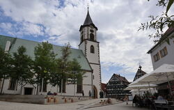 Ein Teil der Neuen Mitte: Vor der Martinskirche wurden neue Bäume gepflanzt und ein Wasserspiel installiert.