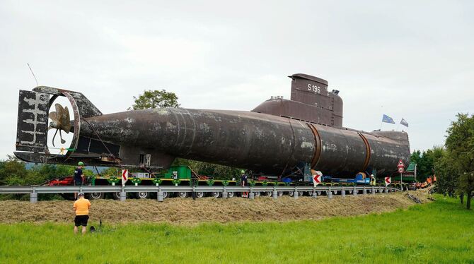 Das frühere Marine-U-Boot U17 auf dem Weg nach Sinsheim