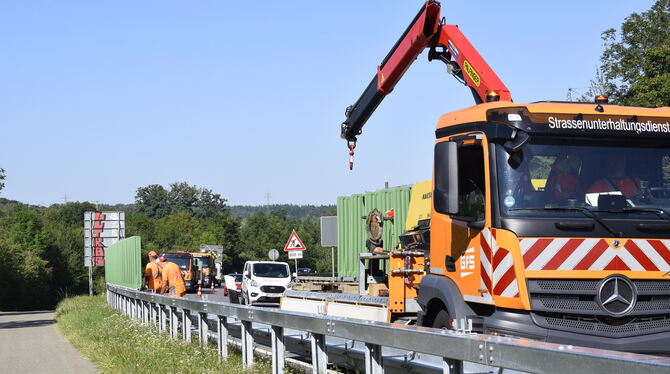 Am Montag haben die Ausbauarbeiten an der Bundesstraße 28 zwischen Betzingen und Reutlingen begonnen. Die grünen Elemente auf de