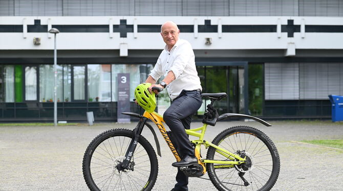 Professor Dr. Hendrik Brumme, Präsident der Hochschule Reutlingen, ist ein begeisterter Fahrradfahrer.