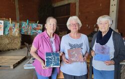 Ute Herzog,  Monika Fränkler und Elisabeth Bez (von links) stellen gemeinsam mit Margot Bader-Kurr (fehlt auf dem Bild) im Rubin