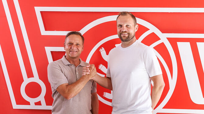 In Köpenik brechen neue Zeiten an: Horst Heldt (links) fungiert als Sportchef, Bo Svensson gibt die Trainer-Kommandos.  FOTO: GO