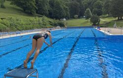 Ein schönes Freibad, aber immer wieder gibt es Probleme:  Jetzt hat die Gemeinde Eningen dem Pächter des Kiosks den Vertrag aufg