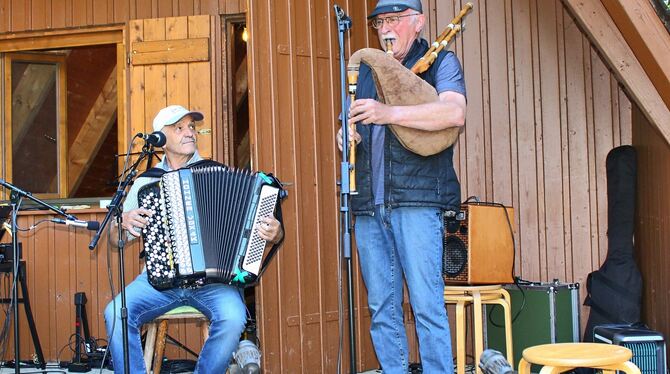 Aus St. Johann stammt das Duo »Allerhand«, das den Auftakt machte.