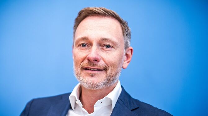 Finanzminister Christian Lindner (FDP) beklagt, dass in Deutschland viel Geld am Fiskus vorbeigeschleust wird.  FOTO: KAPPELER/D