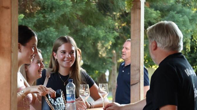 Bestes Wetter, gekühltes Wasser, auserlesene Weine - keine Schwierigkeit für die Fußball-Alt-Herren-Mannschaft des VfL Pfullinge