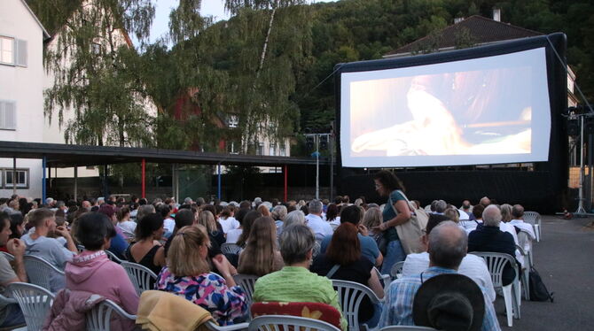 So macht Kino Spaß: Open Air Filme gucken hat in Bad Urach eine lange Tradition. Zum zweiten Mal lief die Reihe auf dem Gelände