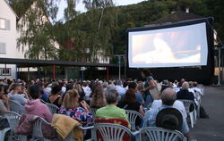 So macht Kino Spaß: Open Air Filme gucken hat in Bad Urach eine lange Tradition. Zum zweiten Mal lief die Reihe auf dem Gelände 