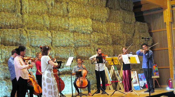 Das »Ensemble auf der Suche« beim Abschlusskonzert des Immenklang-Festivals in der Maschinenhalle Hespeler in Immenhausen.