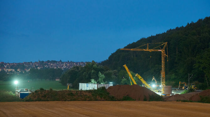 Die Baustelle an der Blaulach zwischen Kirchentellinsfurt und Tübingen. Wegen ihr müssen Passagiere derzeit auf Ersatzbusse umst