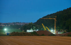 Die Baustelle an der Blaulach zwischen Kirchentellinsfurt und Tübingen. Wegen ihr müssen Passagiere derzeit auf Ersatzbusse umst