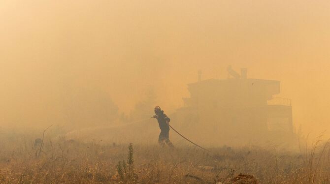 Großbrand nahe Athen