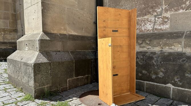 Vor der Marienkirche stehen gebliebenes Bauteil des »Pedal CoWo«. Der Rest ist schon unbeschädigt im Lager.