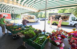 Kleiner, aber feiner Betzinger Wochenmarkt: Die Sperrung der Hoffmannstraße macht den Beschickern  Probleme.