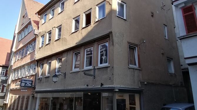 In der Kronenstraße 6 in Tübingen wohnte Kleiderhändler Leopold Hirsch, der erste Wankheimer Jude, der sich 1850 vor Gericht Bür