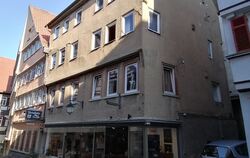 In der Kronenstraße 6 in Tübingen wohnte Kleiderhändler Leopold Hirsch, der erste Wankheimer Jude, der sich 1850 vor Gericht Bür