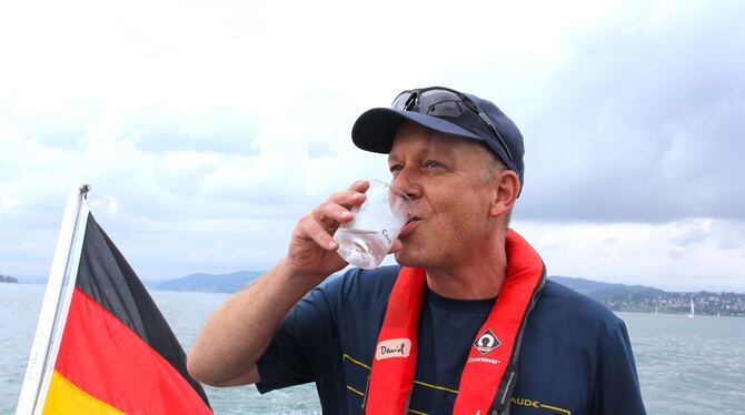 David Schleheck untersucht Kleinstlebewesen im Bodensee. Sie sind wichtig für die Ökologie des Gewässers, das Wasser aus der Tie