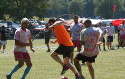 Fußball-Ballett beim Meidelstetter "Kickfeschd" - dazu gehörte am Wochenende aber noch viel mehr, wie Konzerte, Zelten, Feiern, 