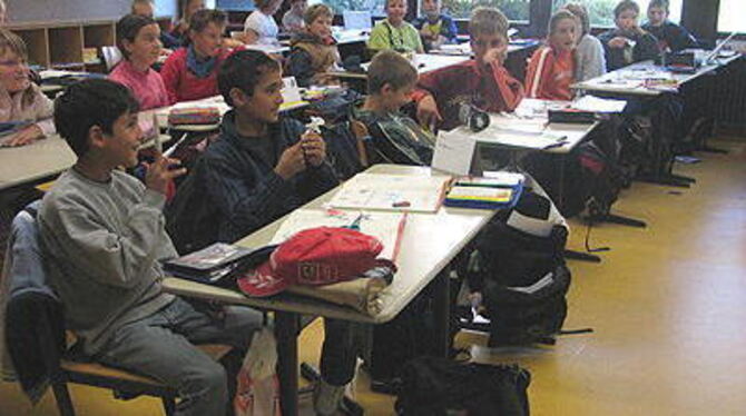 Schöner lernen: In der Hohensteinschule haben die Schüler (hier die fünfte Klasse) jetzt ein freundlicheres Umfeld.
GEA-FOTO: DEW