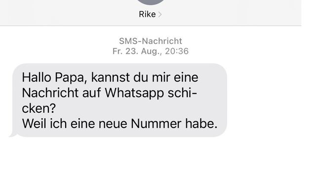 Rike schreibt mir, dass sie ein neues Handy hat und nennt mich Papa. Ich habe aber keine Kinder.