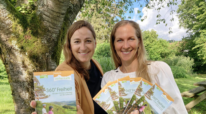 Jasmin Erath und Silke Leibold präsentieren die neue Radkarte.  FOTO: PR