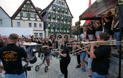 Viel gute Stimmung und heiße Musik gab es am Samstag auf dem Pfullinger Marktplatz bei der "Langen Nacht der Narren" von Mottles