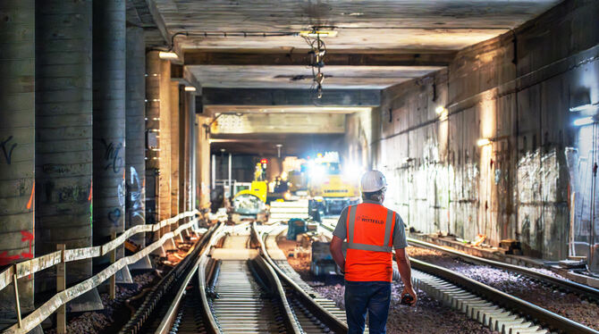 Im Tunnel der S-Bahn wird in den Sommerferien fleißig gearbeitet.  FOTO: DEUTSCHE BAHN