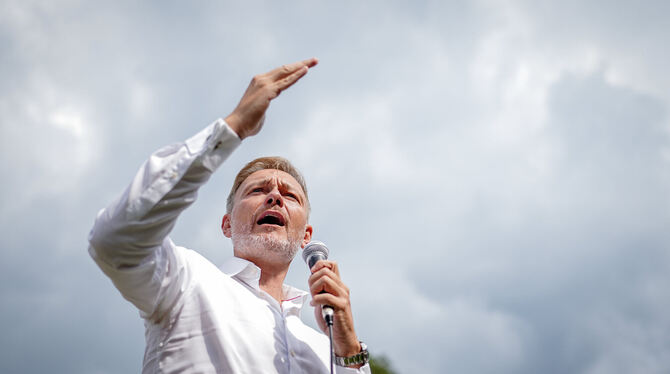 Christian Lindner will die Ampel-Regierung fortsetzen.  FOTO: NIETFELD/DPA