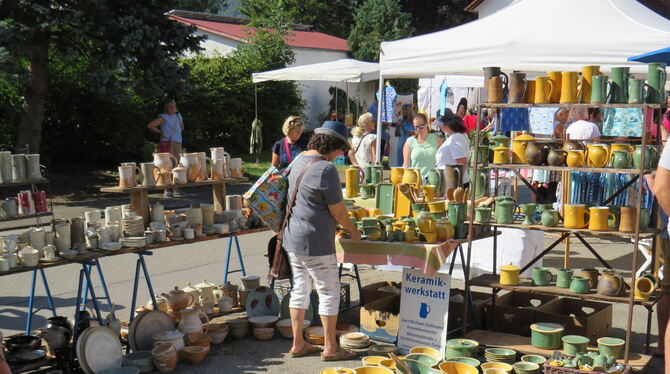 Der Töpfermarkt in Melchingen ist traditionell ein Anziehungspunkt für Freunde von Keramik, Kunsthandwerk und schönen Accessoire