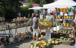 Der Töpfermarkt in Melchingen ist traditionell ein Anziehungspunkt für Freunde von Keramik, Kunsthandwerk und schönen Accessoire