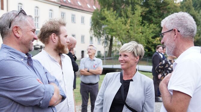 Die grüne Landtagsabgeordnete Cindy Holmberg machte zum Ende ihrer Sommertour in Zwiefalten Station und unterhielt sich mit den