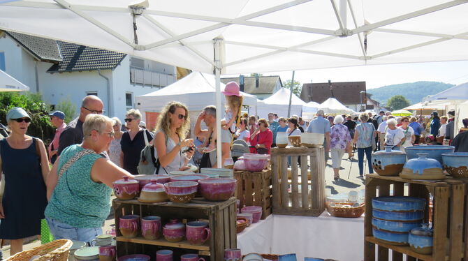 Der Markt war schon am Samstag gut besucht.