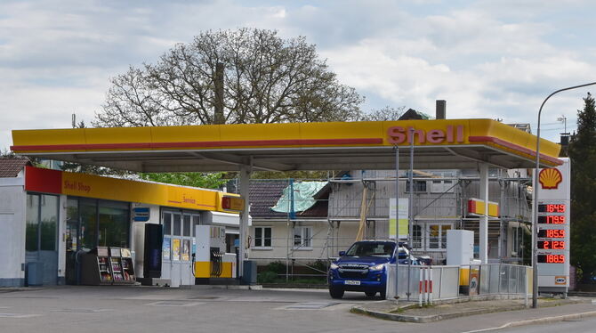 Bild aus besseren Zeiten: Die Shell-Tankstelle noch in Betrieb. FOTO: MEYER