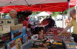  Attraktion vor dem Boxen-Stopp: der Spielzeugmarkt. FOTO: STRAUB  