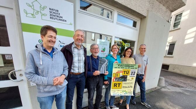 Die Organisatoren der Fahrraddemo am Sonntag hoffen auf rege Beteiligung (von links):  Holger Bergmann (ADFC), Peter Elwert (Pro