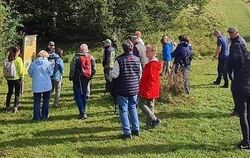 Beim ersten Wacholder-Walk in Münsingen erfuhren die Teilnehmer viel Wissenswertes über die Kulturlandschaft der Wacholderheide 