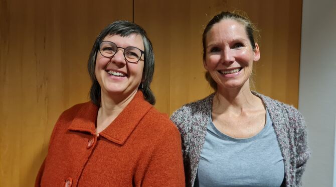 Barbara Boßler (links) und Sabine Schwaigerer haben zwei Jahre lang das neue Berufsbild der kommunalen Gesundheitsfachkraft im P