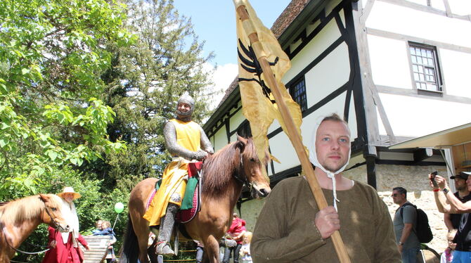 Unvergesslich war das Schlösslesparkfest mit Dr. Michael Kienzle (hoch zu Ross) als Ritter von Greifenstein.